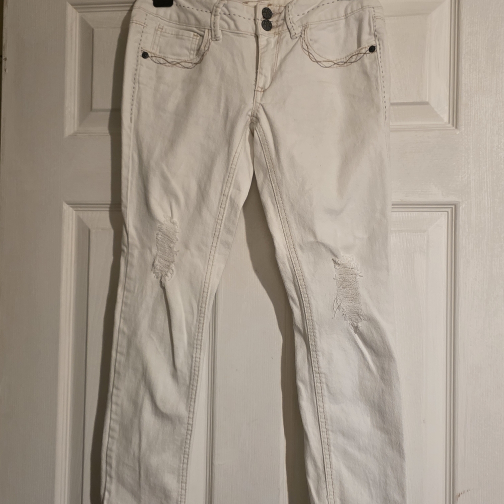 Mudd Women's White Distressed Jeans
